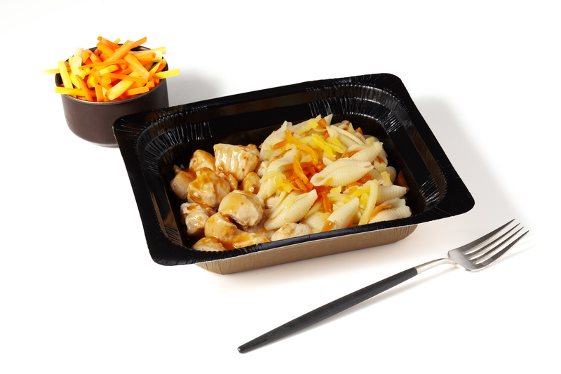 Poulet, pâtes conchiglie et duo de julienne de carottes pauvre en sel