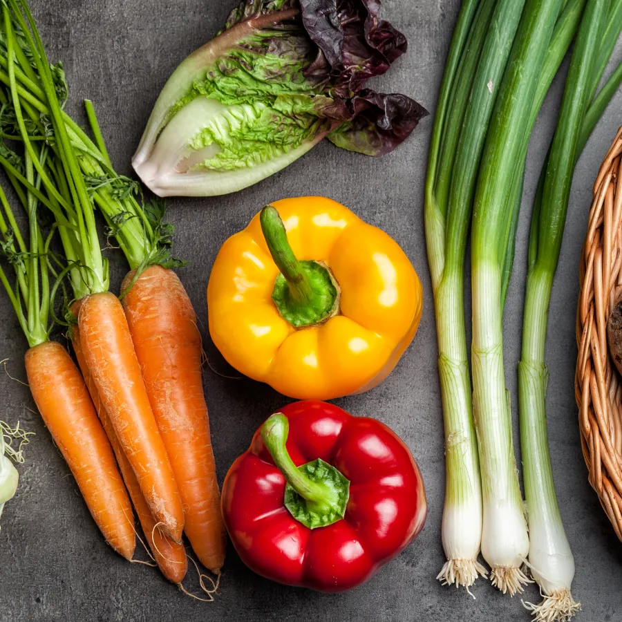 Légumes posés sur une table