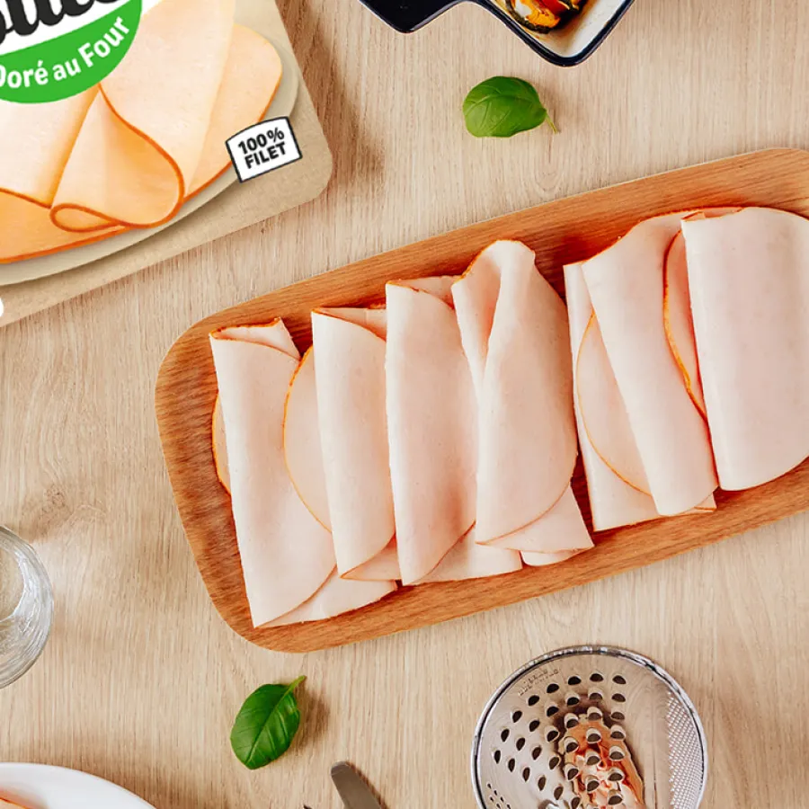 table dressée avec planche de jambon de volaille 