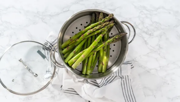 Asperges cuites à la vapeur