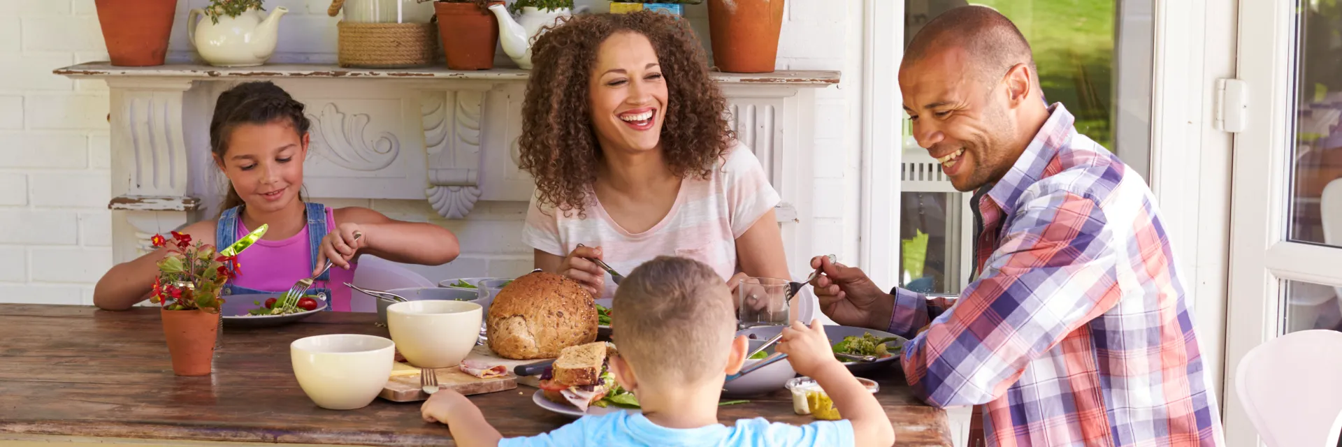 Famille à table