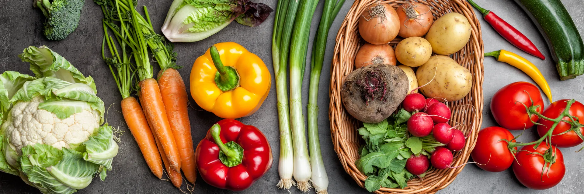 Légumes posés sur une table