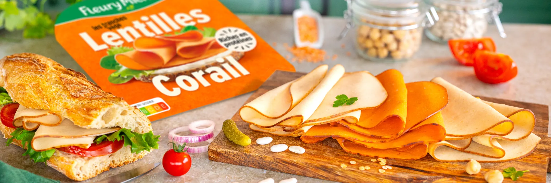 Les Tranches Végé Fleury Michon sur une planche en bois dans une cuisine