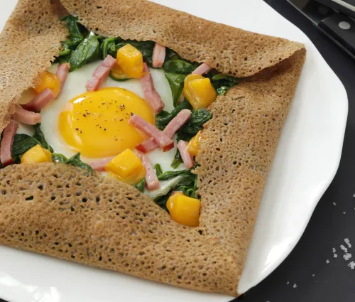 Recette galette aux allumettes de jambon, œufs et épinards