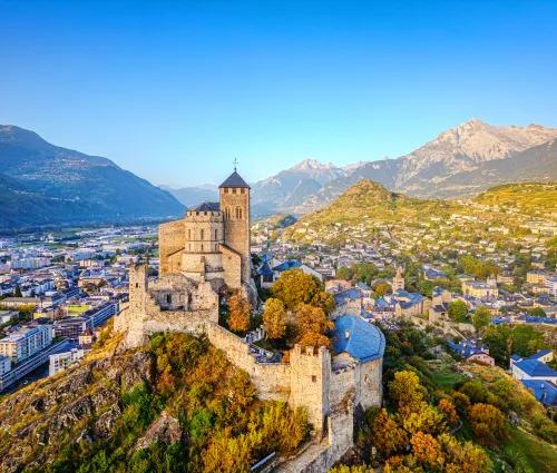 Canton du Valais Suisse, paysage de nature avec petite tour 