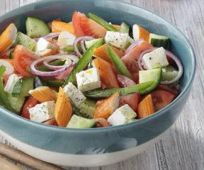 Recette salade grecque au surimi moelleux Fleury Michon 