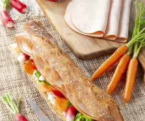 Recette sandwich aux crudités et blanc de poulet doré au four Fleury Michon 