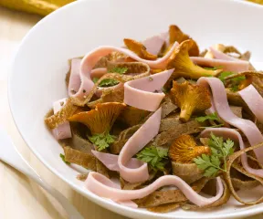 Recette tagliatelles de crêpes et de jambon aux girolles Fleury Michon 