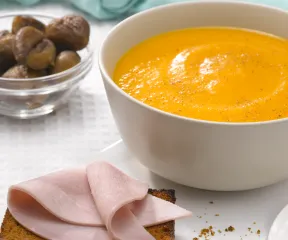 Recette velouté de carotte aux châtaignes pain d'épices et jambon 