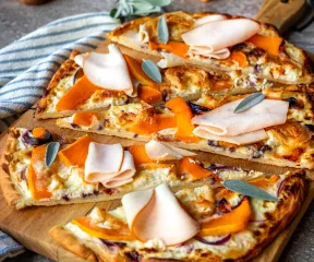 Recette flammenkuche butternut, chèvre et jambon de volaille Fleury Michon 