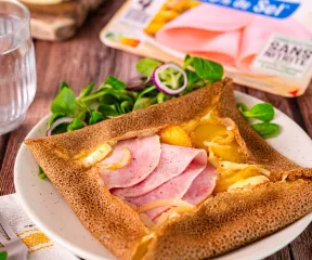 galette de sarrasin avec du jambon Fleury Michon avec du roblochon